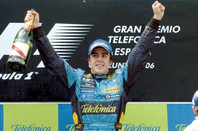 Sieger Fernando Alonso (Spanien Renault) bejubelt seinen ersten F1 Heimerfolg Motorsport Grand Prix Herren Großer Preis von Spanien 2006, Formel 1 Weltmeisterschaft, F1, F, GP, WM Einzelbild Barcelona Freude,