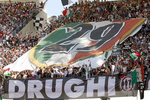 Fans von Juventus Turin hoffen auf den 29. Italienischen Meistertitel -  Fußball Herren Serie A 2005 2006, 1. Italienische Liga, Juventus Turin, Juve Totale Bari