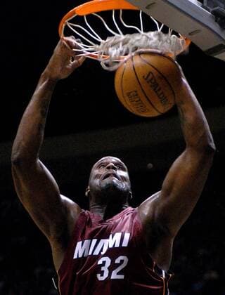 Shaquille O Neal (Miami Heat) - Dunking -  Basketball Herren NBA 2005 2006, Playoffs, Playoff, Play Offs, Off, Miami Heat Einzelbild East Rutherford Dynamik,