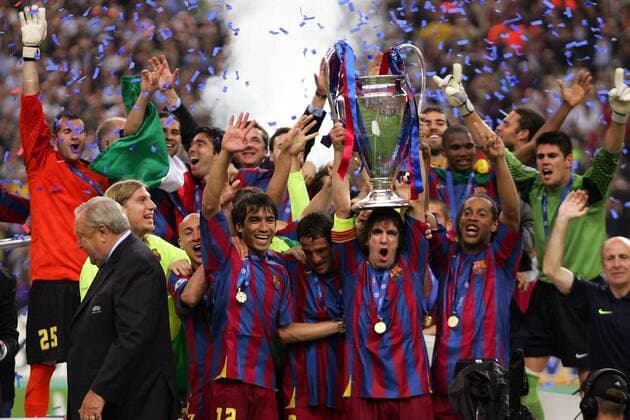 Der FC Barcelona gewinnt die Champions League 2005 2006, vorn v.li.: Giovanni van Bronckhorst, Belletti, Carles Puyol und Ronaldinho mit der Trophäe -  Fußball EC 1 Herren Champions League 2005 2006, Finale, Endspiel, FC Barcelona, Barca, Vdig Gruppe Paris Freude, Begeisterung,  