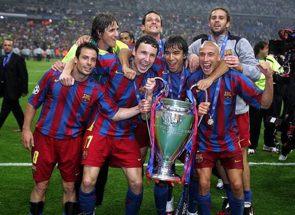 Der FC Barcelona gewinnt die Champions League 2005 2006, vorn v.li.: Ludovic Giuly, Mark van Bommel, Giovanni van Bronckhorst und Henrik Larsson mit der Trophäe -  Fußball EC 1 Herren Champions League 2005 2006, Finale, Endspiel, FC Barcelona, Vdig, Barca Gruppe Paris Freude,