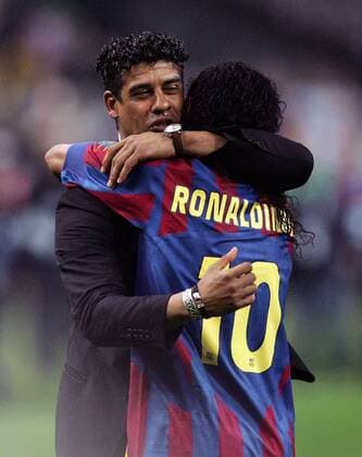 Trainer Frank Rijkaard und Ronaldinho (beide FC Barcelona) jubeln über den Gewinn der Champions League 2006 -  Fußball EC 1 Herren Champions League 2005 2006, Finale, Endspiel, FC Barcelona, Barca Gruppe Paris Freude,