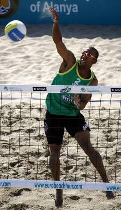 Imornefe Bowes (Großbritannien) - Schmetterball Beachvolleyball Herren Turkish Masters 2006, Nestea European Championship Tour, Beach, Einzelbild Alanya Dynamik,