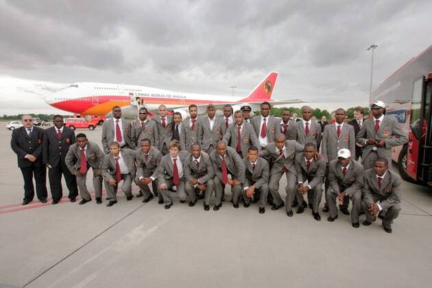 Empfang der angolanischen Nationalmannschaft am Flughafen Hannover Langenhagen Fußball WM Herren Vorschau 2006, Ankunft, Empfang, Nationalmannschaft, Nationalteam, Vdig Totale Hannover Langenhagen