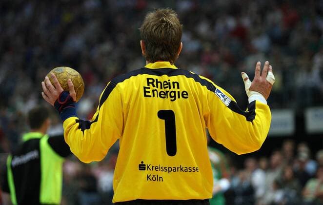 Torwart Steinar Ege (Gummersbach) klebt der Ball an der Hand Handball 1. BL Herren Saison 2005 2006 VfL Gummersbach Einzelbild Köln