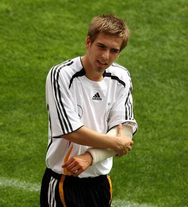 Philipp Lahm (Deutschland) mit verletztem Ellenbogen Fußball WM Herren Nationalmannschaft 2006, Nationalteam, Vorbereitung, Training Einzelbild Genf