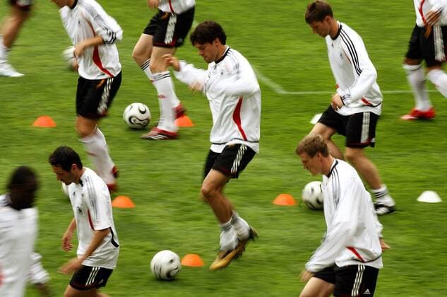 Michael Ballack (Deutschland, Mitte) - Balltraining Fußball WM Herren Nationalmannschaft 2006, Nationalteam, Vorbereitung, Training Gruppe Genf Dynamik,