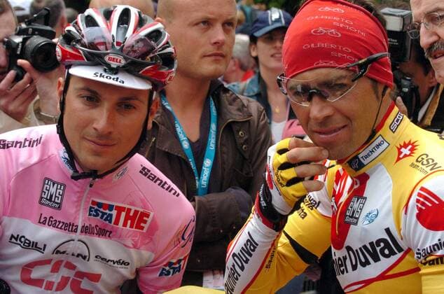 Ivan Basso (Italien CSC, li.) und Gilberto Simoni (Italien Saunier Duval Prodir) -  Radsport Herren 89. Giro dItalia 2006, d Italia, ProTour, Straßenradsport, Straße, Rad Gruppe 15. Etappe: Mergozzo - Brescia