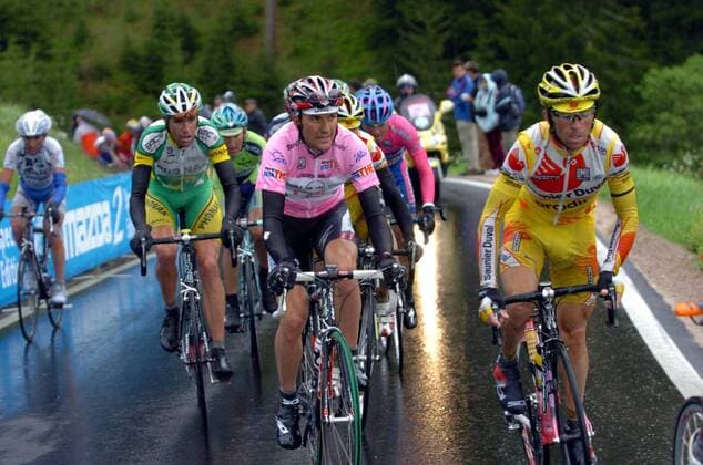 Ivan Basso (Italien CSC, Mitte) neben Jose Enrique Gutierrez (Spanien Phonak, li.) und Gilberto Simoni (Italien Saunier Duval Prodir) -  Radsport Herren 89. Giro dItalia, d Italia, ProTour, Straßenradsport, Straße, Rad, Gruppe 2006 17. Etappe: Termeno - Plan de Corones