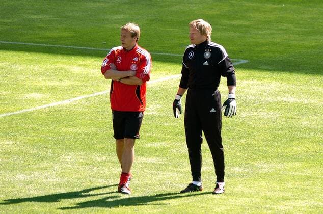 Torwart Oliver Kahn (re.) und Bundestrainer Jürgen Klinsmann (beide Deutschland) Fußball WM Herren Nationalmannschaft 2006, Nationalteam, Vorbereitung, Trainingslager, Training Gruppe Genf