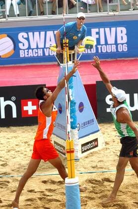 Linyin Xu (China, li.) gegen Alex Ortiz (Spanien) -  (IMCp06069302) Beachvolleyball Herren Swatch FIVB World Tour 2006, Worldtour, Beach Gruppe Shanghai