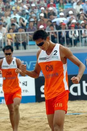 Linyin Xu (re.) und Penggen Wu (beide China) - Jubel -  (IMCp06069303) Beachvolleyball Herren Swatch FIVB World Tour 2006, Worldtour, Beach Gruppe Shanghai