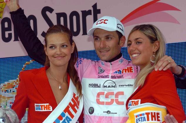 Ivan Basso (Italien CSC) behält das rosa Trikot des Gesamtführenden -  Radsport Herren Giro d Italia 2006, dItalia, ProTour, Straßenradsport, Straße, Rad, Gruppe 18. Etappe: Sillian - Gemona del Friuli Freude,