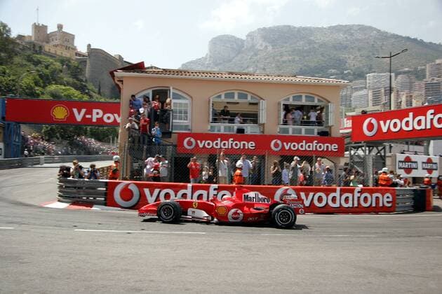 Michael Schumacher (Deutschland Ferrari) in der La Rascasse Kurve Motorsport Grand Prix Herren Großer Preis von Monaco 2006, Formel 1 Weltmeisterschaft, F1, F, GP, WM, Qualifying Totale Circuit de Monaco Monte Carlo