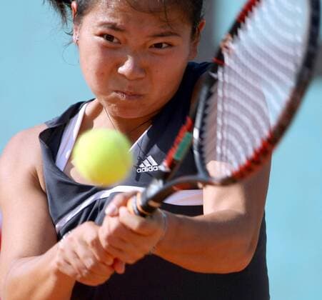 Yuan Meng (China) - Rückhand -  Tennis Damen French Open 2006, WTA Tour, Grand Slam Einzelbild Paris Dynamik,