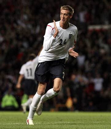 Peter Crouch (England) präsentiert einen unorthodoxen Torjubel -  Fußball Länderspiel Herren Freundschaftsspiel 2006, Test, Testspiel, Nationalmannschaft, Nationalteam, Nationaltrikot Einzelbild Manchester Freude,