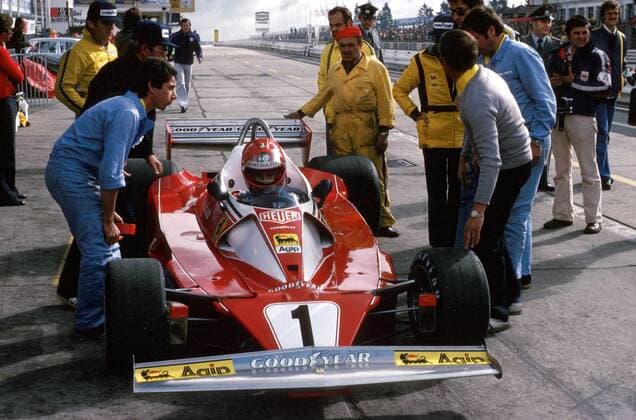 Niki Lauda (Österreich Ferrari) in seinem Boliden an der Box Motorsport Grand Prix Herren Großer Preis von Deutschland 1976, Formel 1 Weltmeisterschaft, F1, F, GP, WM Gruppe Nürburgring Nürburg