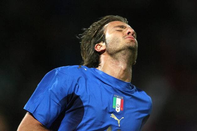 Alberto Gilardino (Italien) verzweifelt -  Fußball Länderspiel Herren Freundschaftsspiel 2006, Test, Testspiel, Nationalmannschaft, Nationalteam, Nationaltrikot Einzelbild Lausanne Enttäuschung,