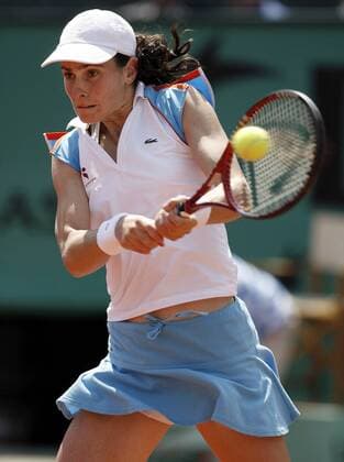 Nathalie Dechy (Frankreich) - Rückhand Tennis Damen French Open 2006, Grand Slam, WTA Tour Einzelbild Paris Roland Garros Dynamik,