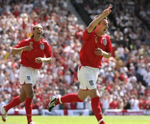 John Terry (re.) und Rio Ferdinand (beide England) - Torjubel -  Fußball Länderspiel Herren Freundschaftsspiel 2006, Test, Testspiel, Nationalmannschaft, Nationalteam, Nationaltrikot Gruppe Manchester Freude,