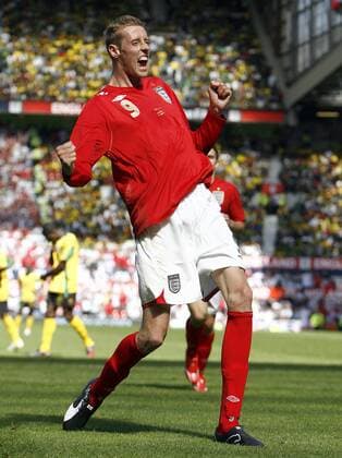 Peter Crouch (England) - Torjubel - EDITORIAL USE ONLY. No use with unauthorised audio, video, data, fixture lists, club league logos or live services. Online in-match use limited to 120 images, no video emulation. No use in betting, games or single club league player publications. Fußball Länderspiel Herren Freundschaftsspiel 2006, Testspiel, Test, Nationalmannschaft, Nationalteam, Nationaltrikot Einzelbild Manchester Freude, Begeisterung,