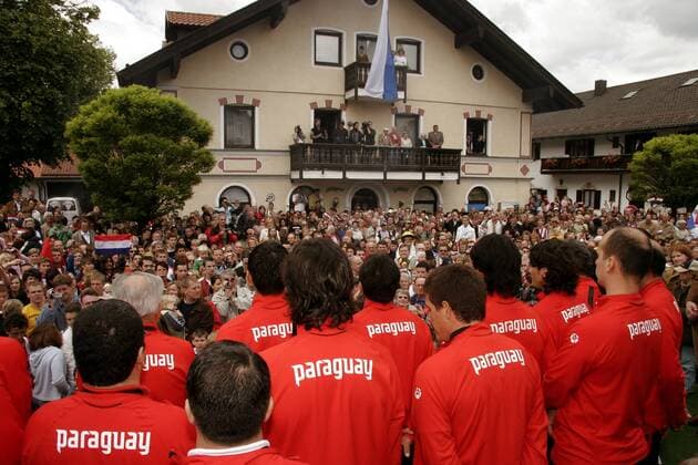 Die Nationalmannschaft aus Paraguay wird in Oberhaching empfangen Fußball WM Herren Vorschau 2006, Nationalmannschaft, Nationalteam, Empfang, Ankunft, Vdig Totale Oberhaching