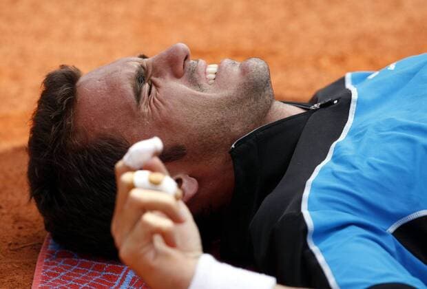 Alberto Martin (Spanien) verletzt am Boden Tennis Herren French Open 2006, ATP Tour, Grand Slam Porträt Roland Garros Paris