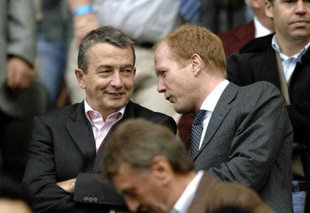 OK Vizepräsident Wolfgang Niersbach (li.) und DFB Sportdirektor Matthias Sammer (beide Deutschland) im Gespräch Fußball Länderspiel Herren Freundschaftsspiel 2006, Test, Testspiel, Nationalmannschaft, Nationalteam, Gruppe Mönchengladbach
