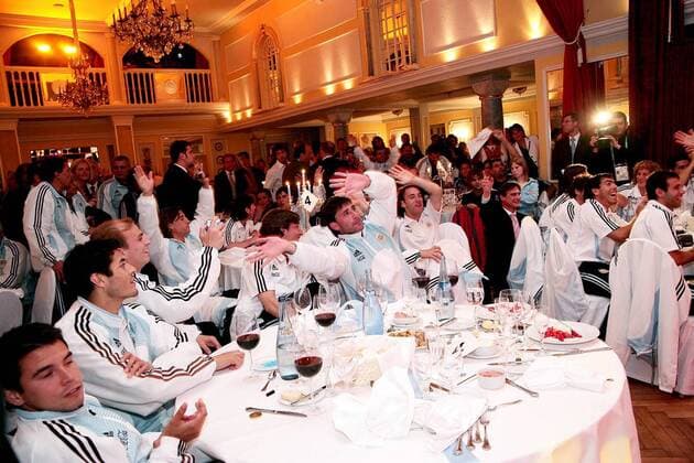 Riesenstimmung auf der Willkommensparty der argentinischen Nationalmannschaft im Schloß Thurn Fußball WM Herren Vorschau 2006, Nationalmannschaft, Nationalteam, Ankunft, Empfang, Party, Vdig Totale Heroldsbach