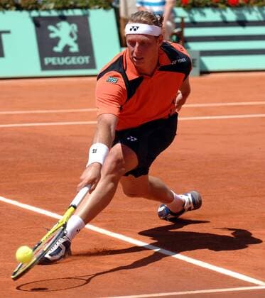 David Nalbandian (Argentinien) - Rückhand Tennis Herren French Open 2006, Grand Slam, ATP Tour, Sand, Sandplatz, Sandplatztennis, Sandplatzturnier Einzelbild Paris Roland Garros Dynamik,