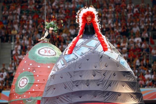 Auch ein Indianerhäuptling gehört zu den Statisten bei der Eröffnungsfeier zur Fußball WM 2006 Fußball WM Herren Eröffnungsfeier 2006, Eröffnung, Zeremonie, Feier, Show, Showprogramm, Rahmenprogramm Einzelbild München
