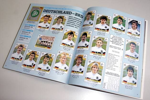 Panini Sammelalbum von 1990 mit den Spielern der deutschen Nationalmannschaft Fußball WM Herren WM 1990, Nationalmannschaft, Nationalteam, Deutschland 2006 Einzelbild Aufnahmedatum geschätzt