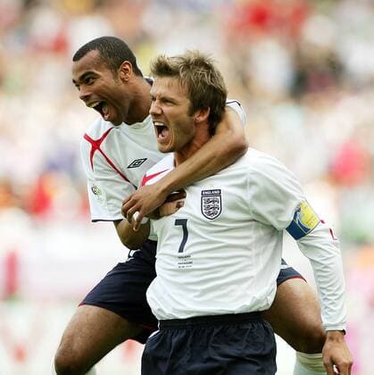 David Beckham (vorn) und Ashley Cole (beide England) - Torjubel -  Fußball WM Herren WM 2006, Länderspiel, Nationalmannschaft, Nationalteam, Nationaltrikot, Gruppe B Gruppe Frankfurt M. Freude, Begeisterung,