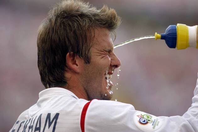 David Beckham (England) erfrischt sich Fußball WM Herren WM 2006, Länderspiel, Nationalteam, Gruppe B, Nationaltrikot Einzelbild Frankfurt M.