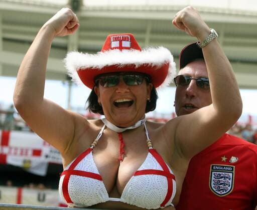 Englisches Cowgirl zeigt ihre Rundungen Fußball WM Herren WM 2006, Länderspiel, Nationalteam, Gruppe B, England, englische, englischer Gruppe Cowboyhut Frankfurt M. Freude