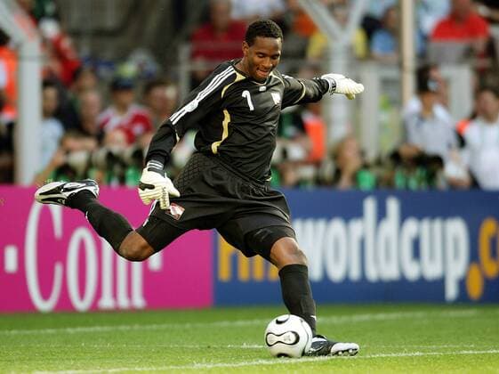 Torwart Shaka Hislop (Trinidad und Tobago) - Abstoß -  Fußball WM Herren WM 2006, Länderspiel, Nationalteam, Nationaltrikot, Gruppe B Einzelbild Dortmund Dynamik,