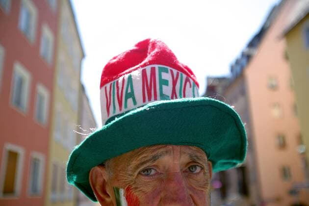 Viva Mexico - Ein älterer mexikanischer Fan mit Hut -  Fußball WM Herren WM 2006, Länderspiel, Nationalteam, Gruppe D, Mexiko Porträt Nürnberg
