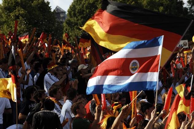 Fans mit Fahnen von Deutschland und Costa Rica Fußball WM Herren WM 2006, FIFA Fanmeile, Fanfest, Fan Fest, Party, Nationalteam, Deutschland, deutscher, deutsche Totale München