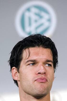 Michael Ballack (Deutschland) während der DFB Pressekonferenz Fußball Herren WM 2006, Nationalteam, PK, Pressetermin, Porträt Berlin Skepsis, Nachdenklichkeit,