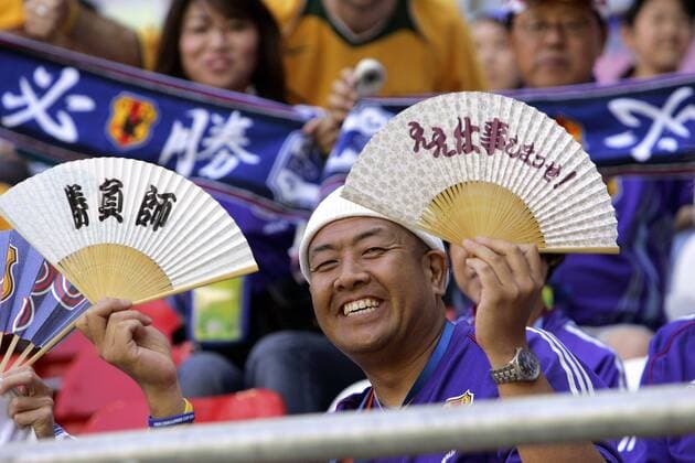 Gut gelaunter japanischer Fan mit Fächer Fußball WM Herren WM 2006, Länderspiel, Nationalteam, Gruppe F Einzelbild Kaiserslautern