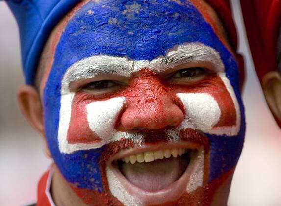 Fan von Costa Rica lacht mit Gesichtsbemalung in den Landesfarben Fußball WM Herren WM 2006, Länderspiel, Nationalteam, Gruppe A, Eröffnungsspiel Porträt München Freude, Begeisterung Fußball WM Herren WM 2006, Länderspiel, Nationalteam, Gruppe A, Eröffnungsspiel Porträt München Freude, Begeisterung