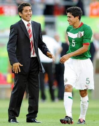 Co Trainer Jorge Campos und Ricardo Osorio (beide Mexiko) gut gelaunt -  Fußball WM Herren WM 2006, Länderspiel, Nationalteam, Gruppe D, Mexiko Gruppe Nationaltrikot Nürnberg Freude, Fußball WM Herren WM 2006, Länderspiel, Nationalteam, Gruppe D, Mexiko Gruppe Nationaltrikot Nürnberg Freude,