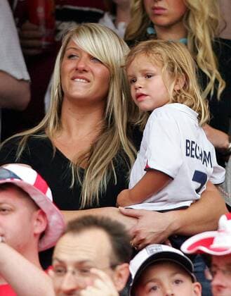 Joanne Beckham, Schwester von David Beckham (England) mit seinem Sohn Romeo im Publikum Fußball WM Herren WM 2006, Länderspiel, Nationalteam, Gruppe B Gruppe Nürnberg Fußball WM Herren WM 2006, Länderspiel, Nationalteam, Gruppe B Gruppe Nürnberg