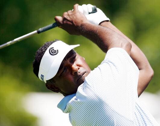 Vijay Singh (Fidschi Inseln) schaut seinem Schlag hinterher -  (NYP20060615100) Golf Herren US Open Championship 2006, PGA Tour Einzelbild Mamaroneck, New York, NY, N Y Golf Herren US Open Championship 2006, PGA Tour Einzelbild Mamaroneck, New York, NY, N Y