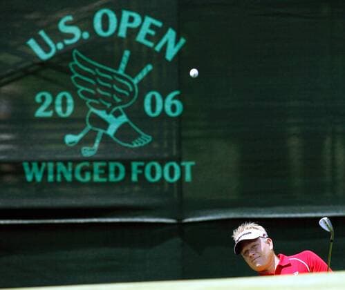 Peter Hedblom (Schweden) spielt aus der Versenkung -  (NYP20060615109) Golf Herren US Open Championship 2006, PGA Tour Einzelbild Mamaroneck, New York, NY, N Y Golf Herren US Open Championship 2006, PGA Tour Einzelbild Mamaroneck, New York, NY, N Y