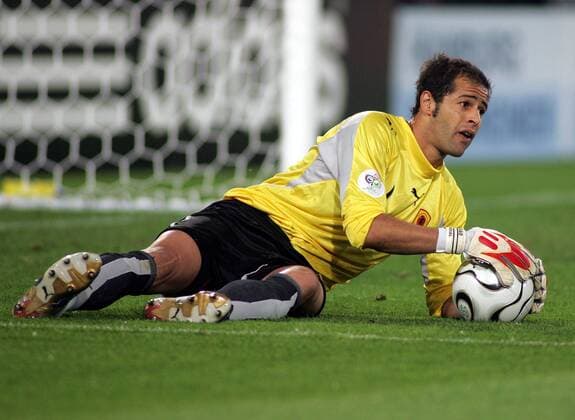 Torwart Joao Ricardo (Angola) hält den Ball Fußball WM Herren WM 2006, Länderspiel, Nationalteam, Gruppe D, Nationaltrikot, Vdig Einzelbild Hannover Fußball WM Herren WM 2006, Länderspiel, Nationalteam, Gruppe D, Nationaltrikot, Vdig Einzelbild Hannover