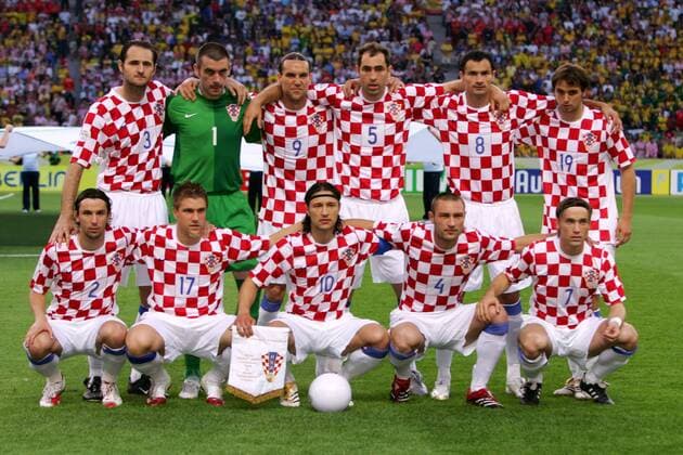 Mannschaftsfoto Kroatien, hi.v.li.: Josip Simunic, Torwart Stipe Pletikosa, Dado Prso, Igor Tudor, Marko Babic, Niko Kranjcar; vorn Darijo Srna, Ivan Klasnic, Niko Kovac, Robert Kovac und Dario Simic Fußball WM Herren WM 2006, Länderspiel, Nationalteam, Nationaltrikot, Gruppe F Totale Berlin Fußball WM Herren WM 2006, Länderspiel, Nationalteam, Nationaltrikot, Gruppe F Totale Berlin