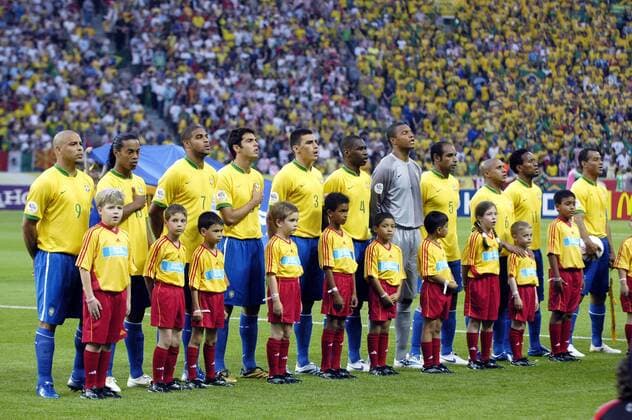 Mannschaftsfoto Brasilien - v.li.: Ronaldo, Ronaldinho, Adriano, Kaka, Lucio, Juan, Torwart Dida, Emerson, Roberto Carlos, Ze Roberto und Cafu Fußball WM Herren WM 2006, Länderspiel, Nationalteam, Gruppe F, Nationaltrikot, Brasilien Totale Berlin Fußball WM Herren WM 2006, Länderspiel, Nationalteam, Gruppe F, Nationaltrikot, Brasilien Totale Berlin
