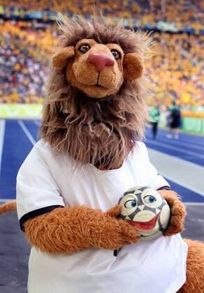 WM Maskottchen Goleo VI mit seinem kleinem Freund Pille, dem sprechenden Ball Fußball WM Herren WM 2006, Einzelbild Berlin Fußball WM Herren WM 2006, Einzelbild Berlin