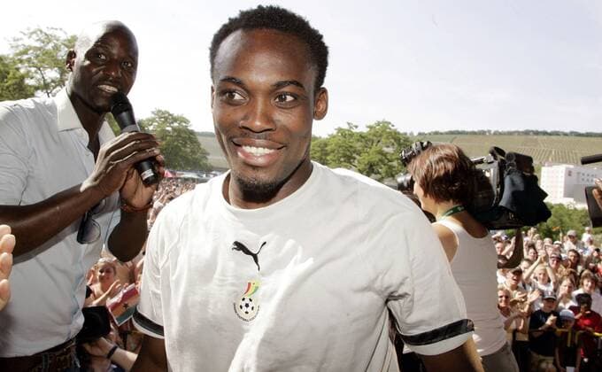 Michael Essien (Ghana, Mitte) gut gelaunt, li. Anthony Baffoe, GFA Koordinator für internationale Beziehungen Fußball WM Herren WM 2006, Länderspiel, Nationalteam, Gruppe E, Ghana, Empfang Gruppe Würzburg Fußball WM Herren WM 2006, Länderspiel, Nationalteam, Gruppe E, Ghana, Empfang Gruppe Würzburg